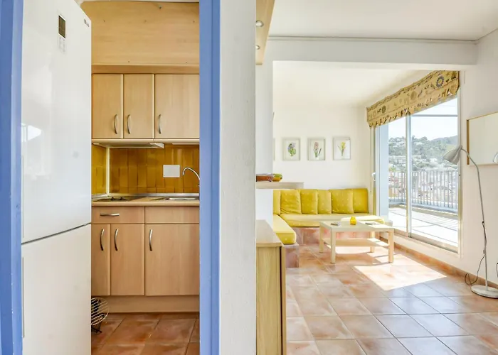 Apartment In Near The Roses